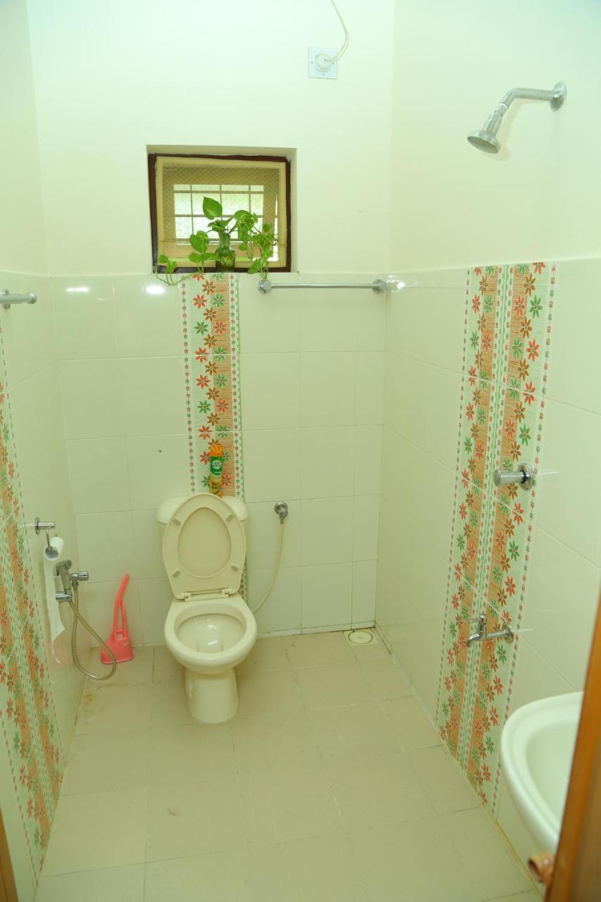 לינה וארוחת בוקר Alwaye Manavalan House מראה חיצוני תמונה
